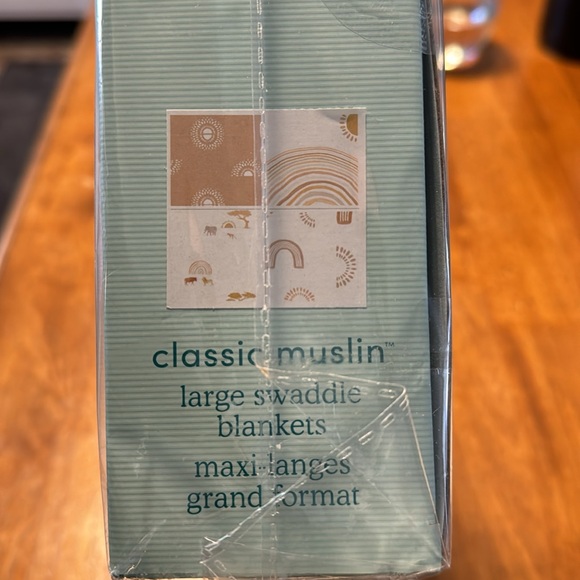 Aden + Anais  4 Large Muslin Swaddles - Picture 2 of 2